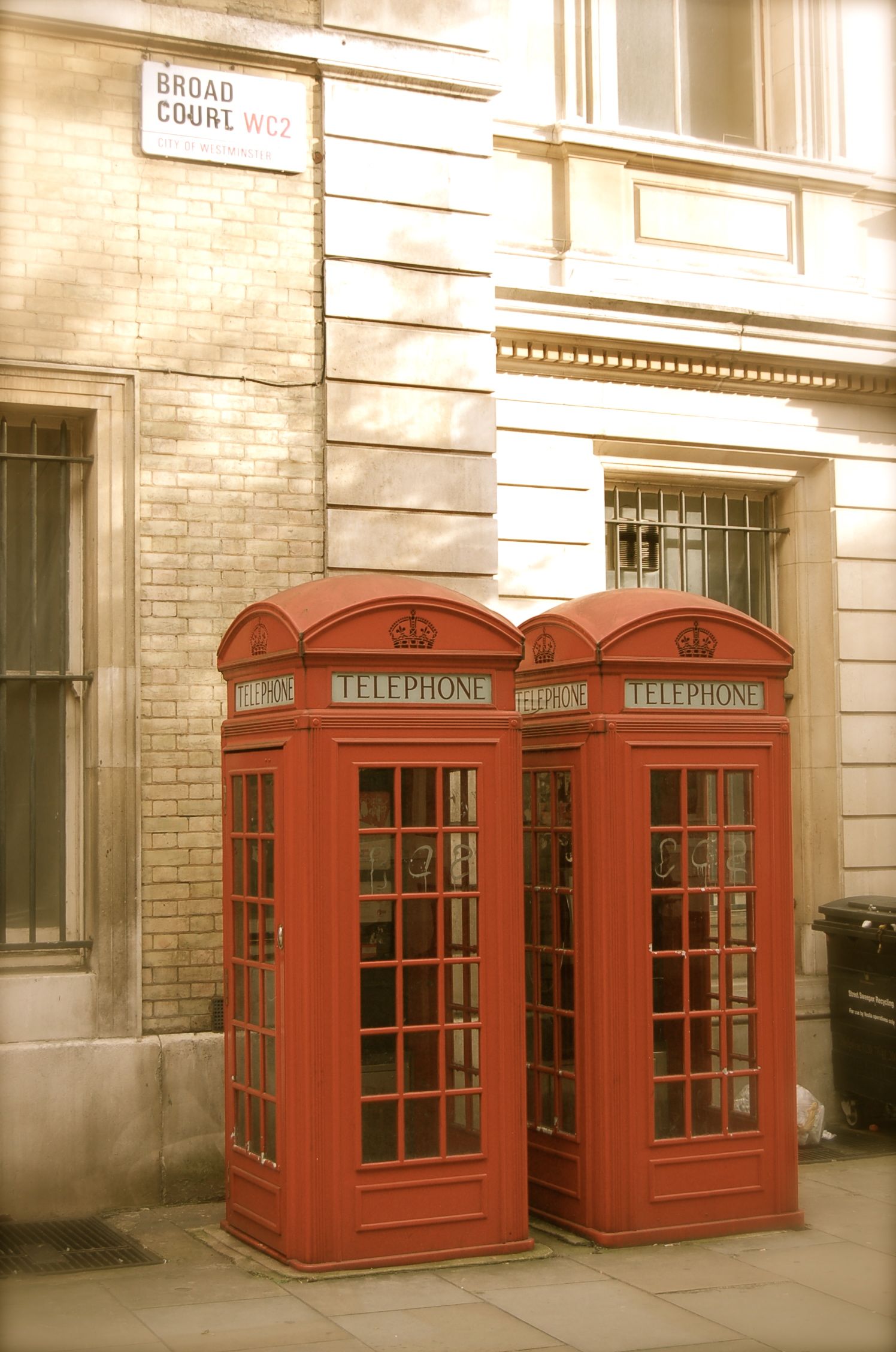 赤い電話ボックス Red Telephone Box